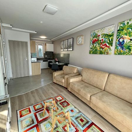 Lara Lux Apartment Hajduszoboszlo Bagian luar foto