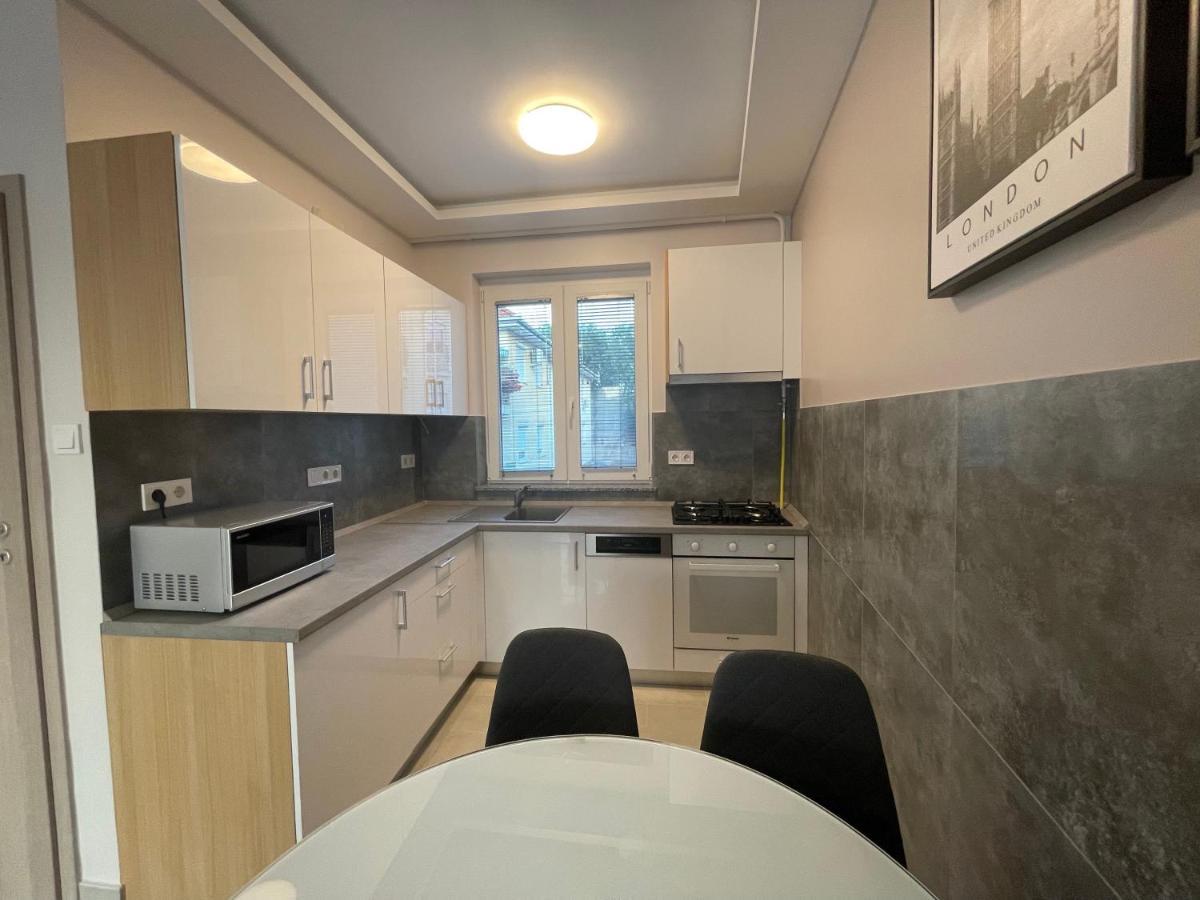 Lara Lux Apartment Hajduszoboszlo Bagian luar foto