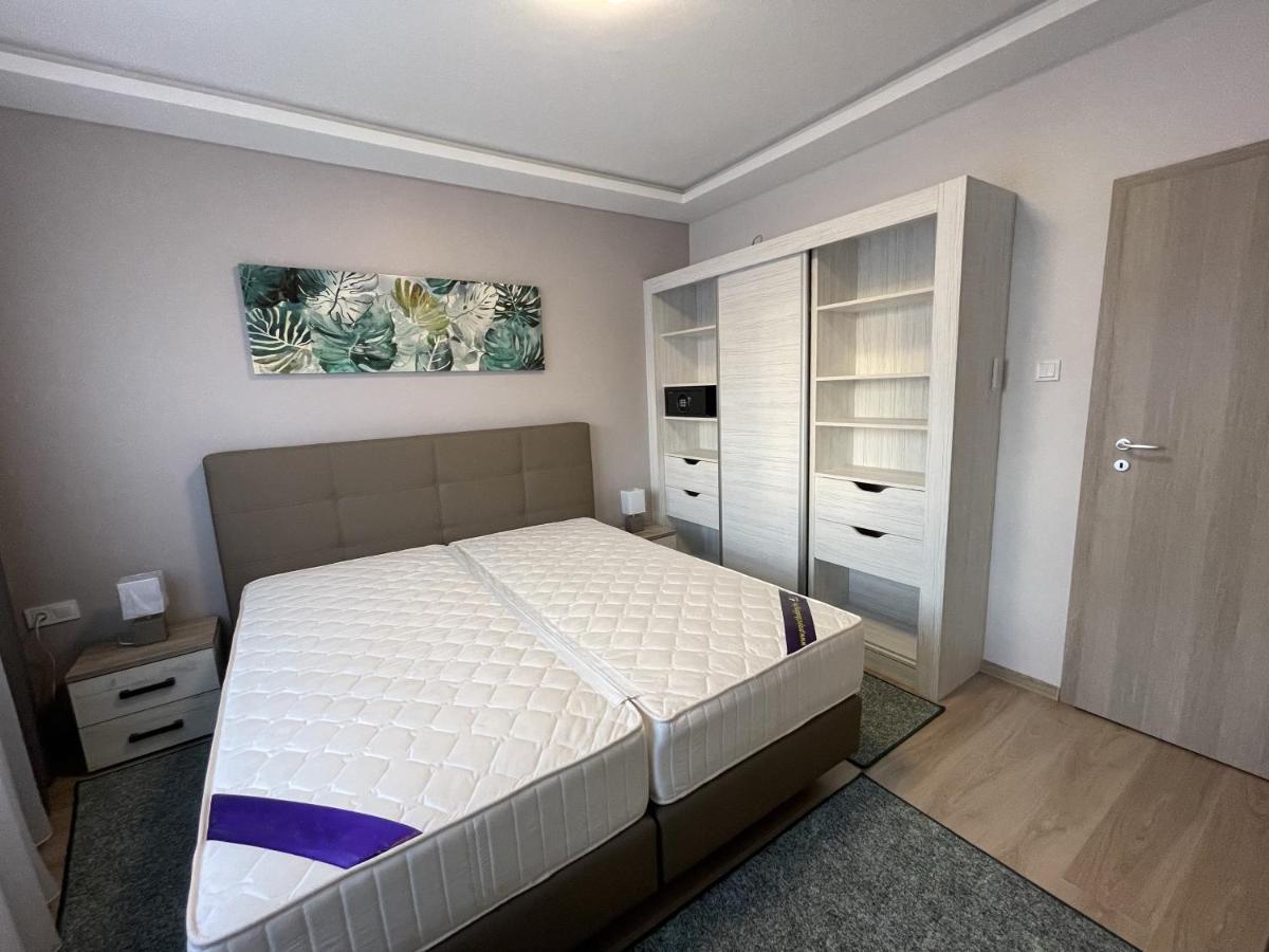 Lara Lux Apartment Hajduszoboszlo Bagian luar foto