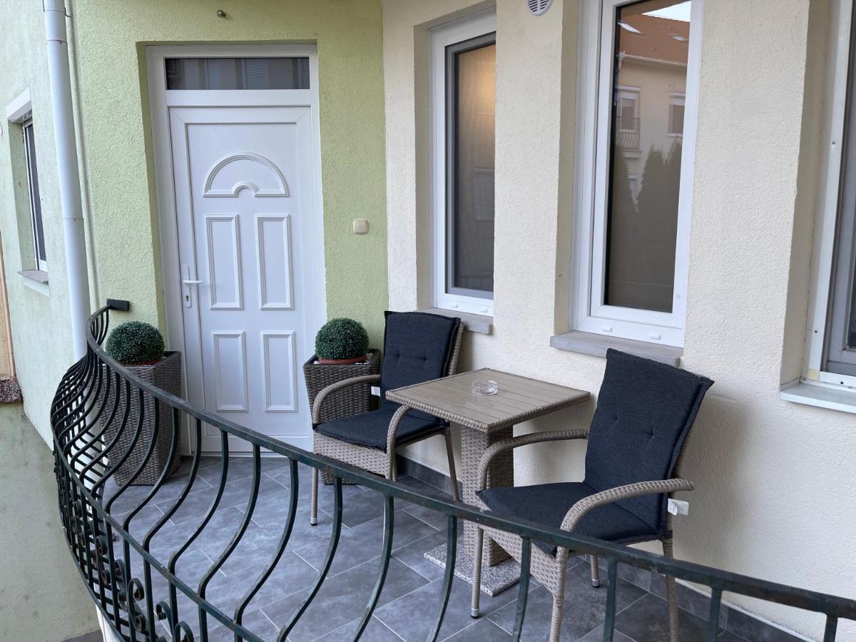 Lara Lux Apartment Hajduszoboszlo Bagian luar foto