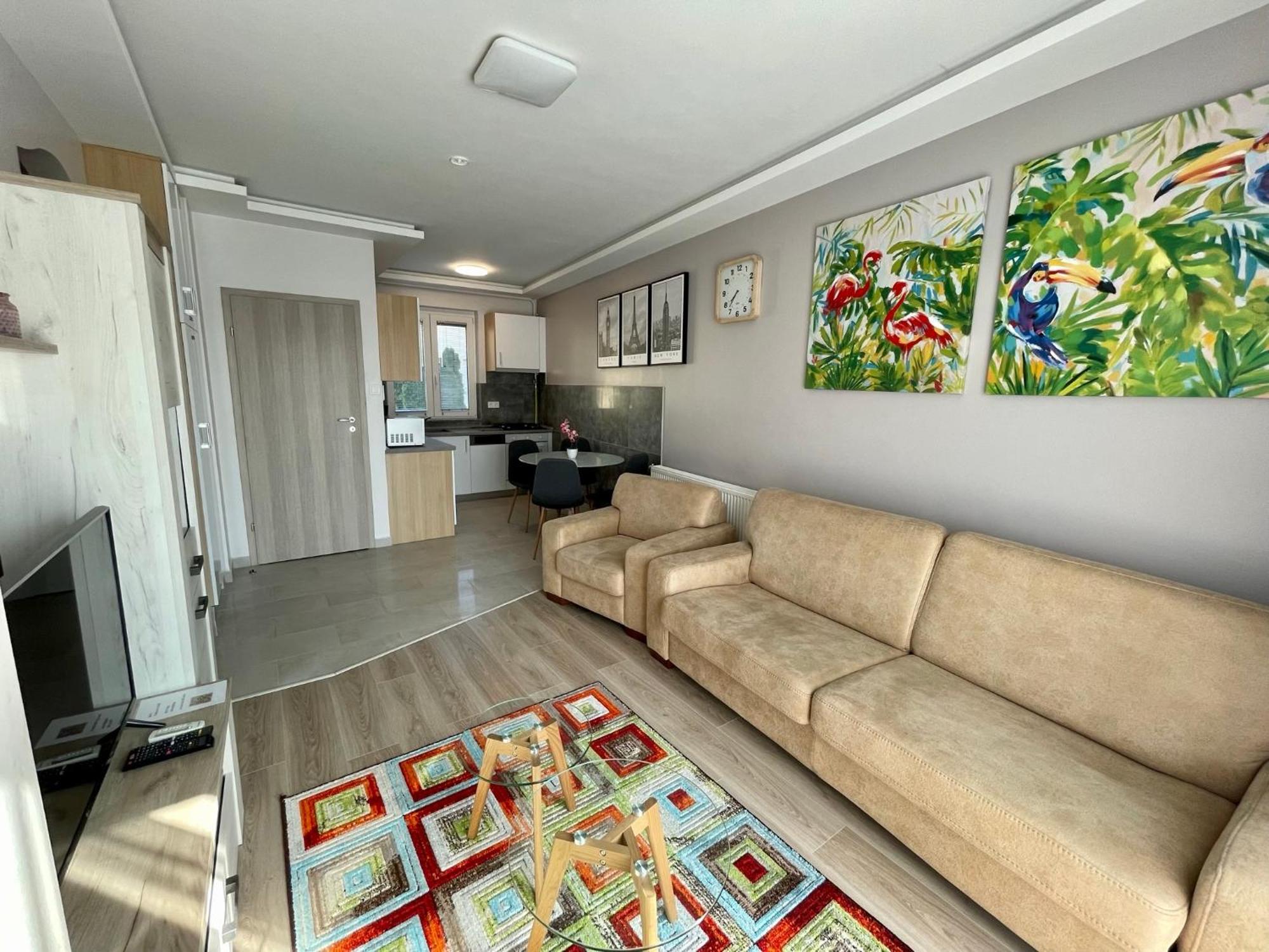 Lara Lux Apartment Hajduszoboszlo Bagian luar foto